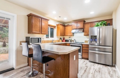 Eastside House | Perfect Private Getaway Minutes to Downtown!