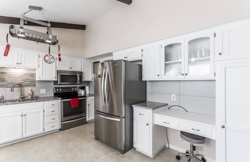 Overland Park House | Perfect retreat for family, friends or colleagues - spacious single family in OP