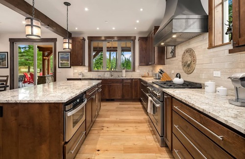 Cle Elum House | Perfect Retreat for multiple families! On the Golf Course | Hot Tub and more!