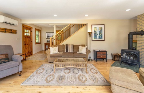 Bingen House | Perfect River Location and Views! Amazing Remodel!