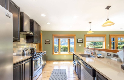 Bingen House | Perfect River Location and Views! Amazing Remodel!
