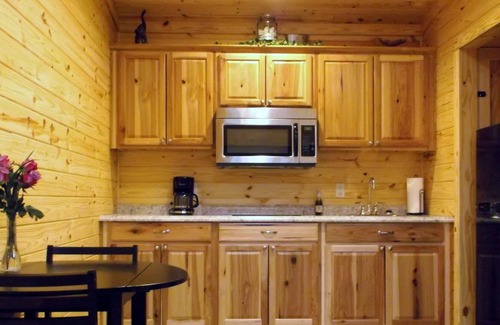 Jones Mills Cabin | " Perfect Romantic Studio Cabin by the creek for two "