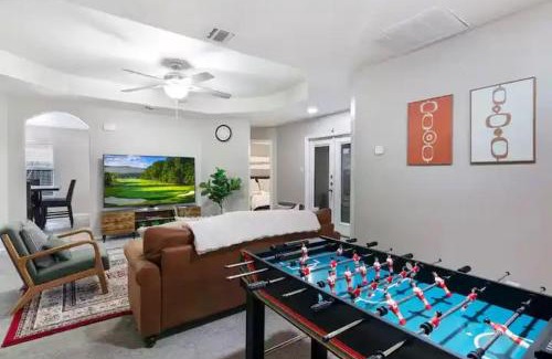 Southside House | Perfect SA Getaway! Near Lackland SeaWorld Alamo Riverwalk