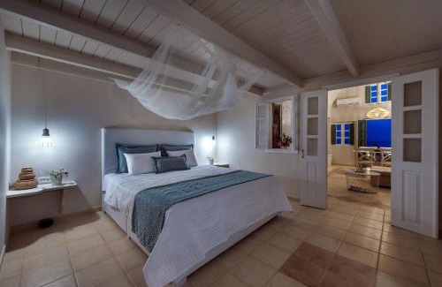 Kamari Villa | Perfect Santorini Villa 2 Bedrooms Michelangelo Beach Villa Outdoor Jacuzzi & Beautiful Views Oia