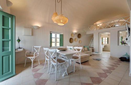 Kamari Villa | Perfect Santorini Villa 2 Bedrooms Michelangelo Beach Villa Outdoor Jacuzzi & Beautiful Views Oia