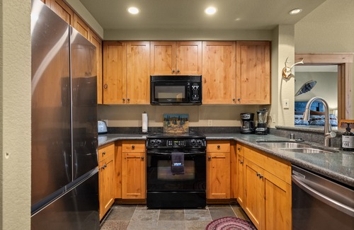 Whitefish Condo | Perfect ski and summer base lodge - Direct ski in and ski out/hot tub