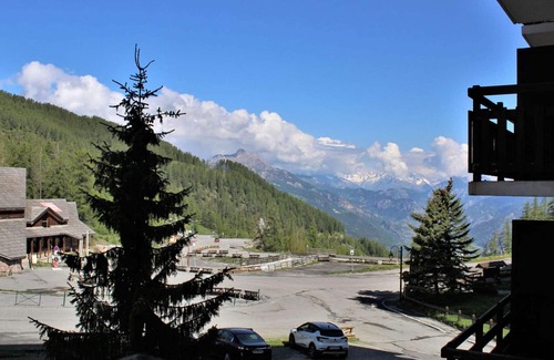 Risoul Apartment | Perfect Ski Apartment for 5 in Risoul 1850, Close to Lifts & Shops