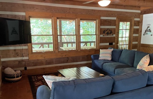 Mountain Springs Cabin | Perfect Smoky Mountain Getaway w/ all the Comforts of Home.