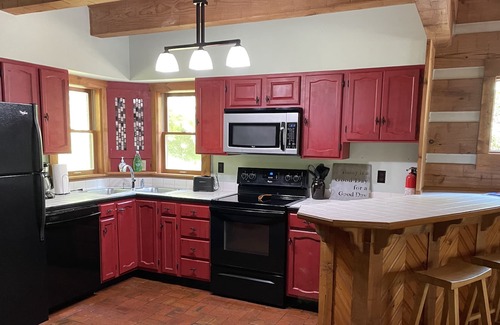 Mountain Springs Cabin | Perfect Smoky Mountain Getaway w/ all the Comforts of Home.
