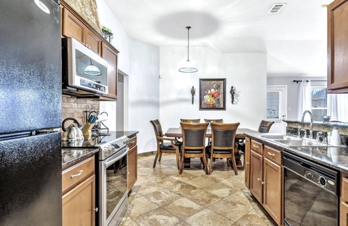 Dallas House | Perfect South Dallas Getaway Near Trinity River!