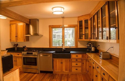 Woods Hole House | Perfect Spot For The Beach And Restaurants In Woods Hole