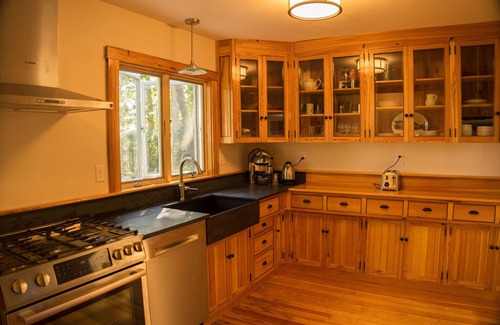 Woods Hole House | Perfect Spot For The Beach And Restaurants In Woods Hole