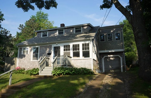 Woods Hole House | Perfect Spot For The Beach And Restaurants In Woods Hole