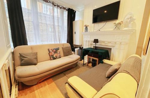 London City Centre Hostel | Perfect stay over rooms with a top floor studio