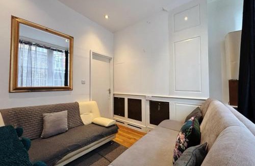 London City Centre Hostel | Perfect stay over rooms with a top floor studio