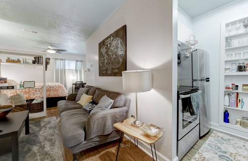 Hyde Park Condo | Perfect Studio Stay Near Downtown AUSTIN and UT