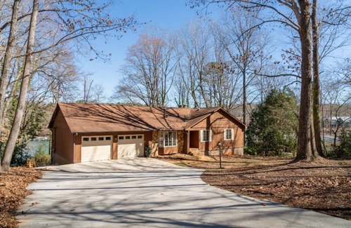 Saxony Forest House | Perfect Summer get away! Charming 4 bedroom lake front home.