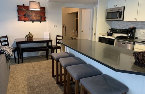 Peak 9 Condo | Perfect Trails End 2/2, Ski in/Ski Out, in Town, Pool, Hot Tubs, Free Parking