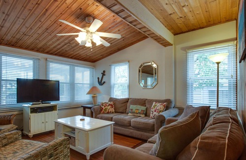 Folly Beach House | Perfect Vacation Location And Pet Friendly Too. 1 Block To The Beach! WiFi