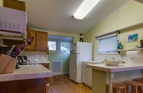 Folly Beach House | Perfect Vacation Location And Pet Friendly Too. 1 Block To The Beach! WiFi