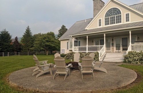 Timberline House | Perfect View: Plenty of room for everyone to stay and play!