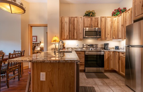East Village at Copper Condo | Perfect views of the Super Bee Lift, Free WiFi, underground parking