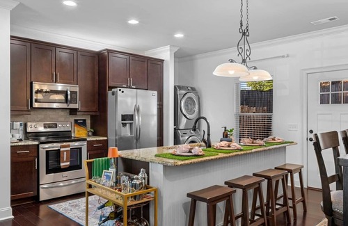 Auburn Condo | Perfect Walkable 2/2.5 Game Day Condo in Auburn with Tailgate parking spot!