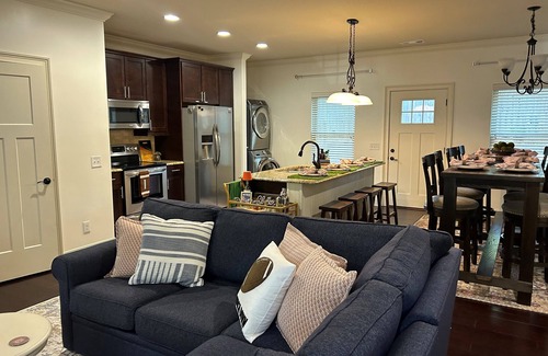 Auburn Condo | Perfect Walkable 2/2.5 Game Day Condo in Auburn with Tailgate parking spot!