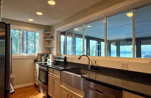 Mount Sunapee House | Perfect Waterfront 3-bedroom house on Lake Sunapee, Newbury NH