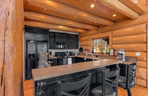 Six Mile House | Perfect Waterfront Lake Keowee Getaway with Hot tub