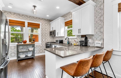 Flamingo Parks House | Perfectly Designed Spanish Villa w/Saltwater Pool & Guest House in Flamingo Park