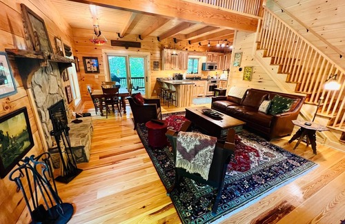 Vilas Cabin | Perfectly furnished, Hot Tub, Views and Immaculate!