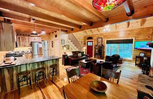Vilas Cabin | Perfectly furnished, Hot Tub, Views and Immaculate!