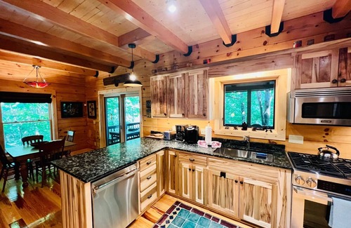 Vilas Cabin | Perfectly furnished, Hot Tub, Views and Immaculate!