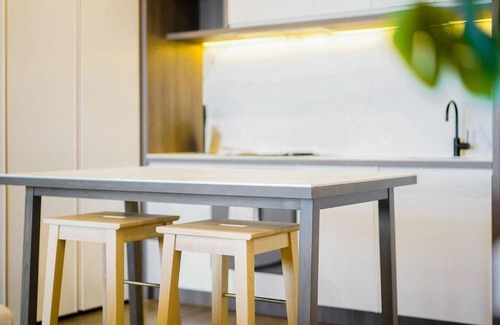 Caulfield North Apartment | Perfectly Located Executive 1BR at Caulfield North