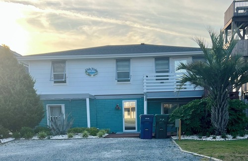 Topsail Beach Apartment | Perfectly located for beach access and walking distance to restaurants and shops