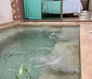 Comoe Hotel | Pergola House