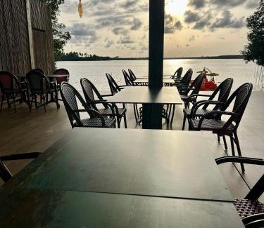 Comoe Hotel | Pergola House