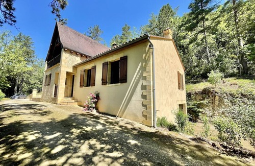 Vezac House | Périgourdine house with view of the castles