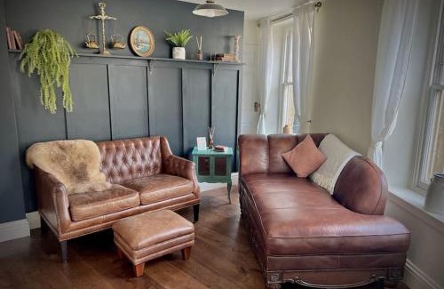 Bradford-on-Avon Apartment | Period apartment, great views, in heart of town.