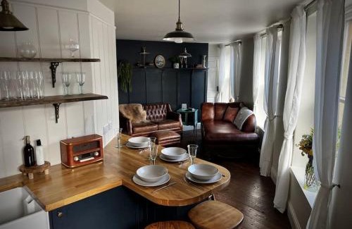 Bradford-on-Avon Apartment | Period apartment, great views, in heart of town.