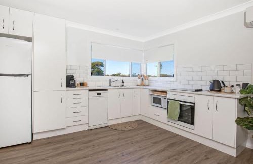 Culburra Beach House | Periwinkle I Pet Friendly I 2 Mins Walk to Beach