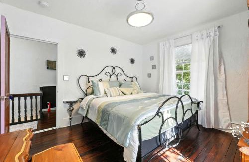 Lincolnville House | Periwinkle Perch - Home for 4