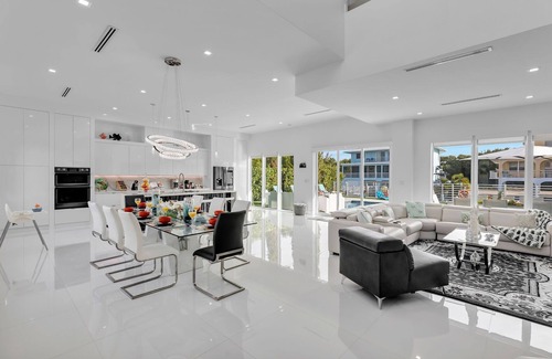 Marathon House | Perla Blanca 4 Bed 5 Bath kayaks pool boat dock