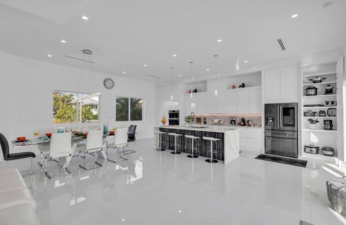 Marathon House | Perla Blanca 4 Bed 5 Bath kayaks pool boat dock