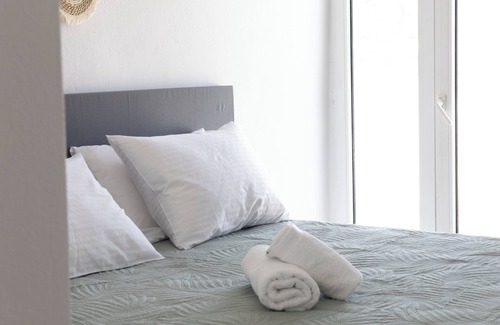 Menites Hotel | Perla Pool Hotel Andros