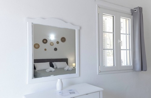 Menites Hotel | Perla Pool Hotel Andros