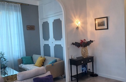 Grasse Apartment | Perle D'azur: Appartement de 56 m2, Charme Avec Plafonds Majestueux, à Grasse"