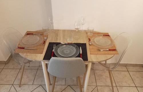 Moulins Apartment | Perle Rare F1 de 43 m quartier historique.(3 p)