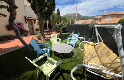 Toulon Apartment | Perle rare, F4 donnant sur un grand jardin privé aménagé, parkings gratuits, clim, calme, idéal famille & pro, 10 min de la mer et du centre-ville, de la gare sncf et routière